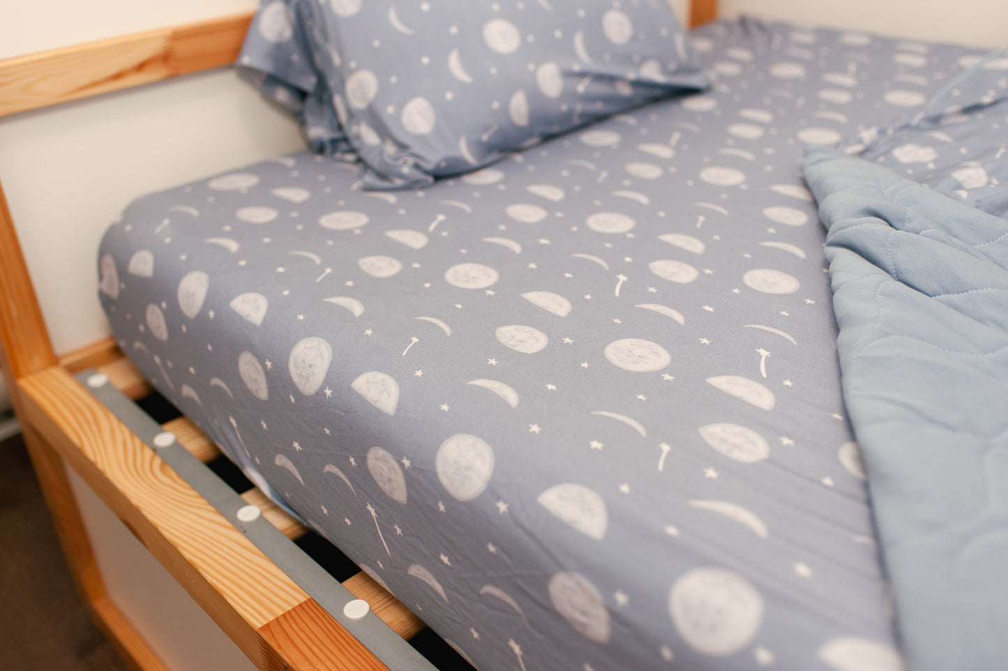 Reach For The Moon Twin Fitted Sheet -